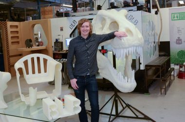 Jacob Lundin på BLB industries med stor 3D skrivare